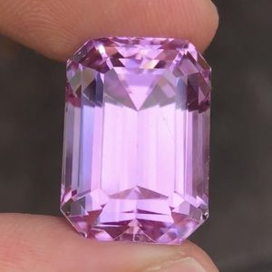 Presenting Top Cut of Nigeria Mine Pink 28.13Carat Kunzite